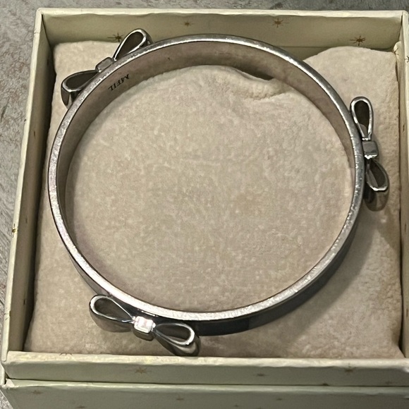 MFIL My Flat In London Silver Tone and Blue Enamel 3 Bows Bracelet - Picture 3 of 8